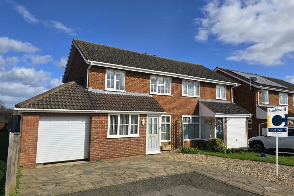 4 bed property in Westbury Lane, Newport Pagnell